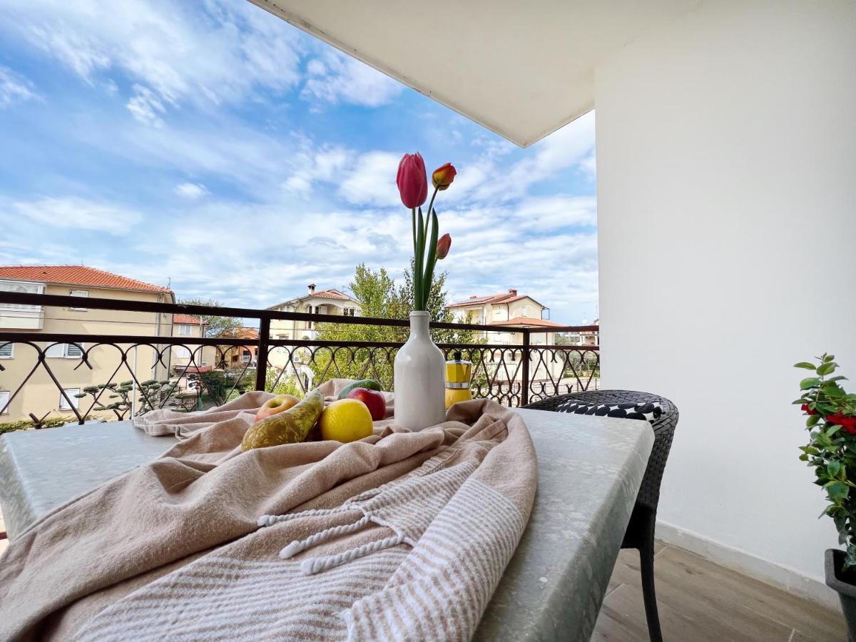 Apartments Valerian Novigrad  ภายนอก รูปภาพ