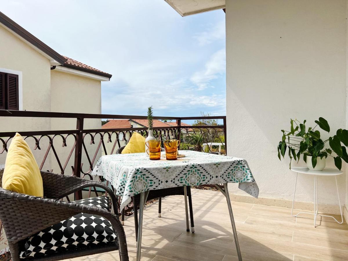 Apartments Valerian Novigrad  ภายนอก รูปภาพ
